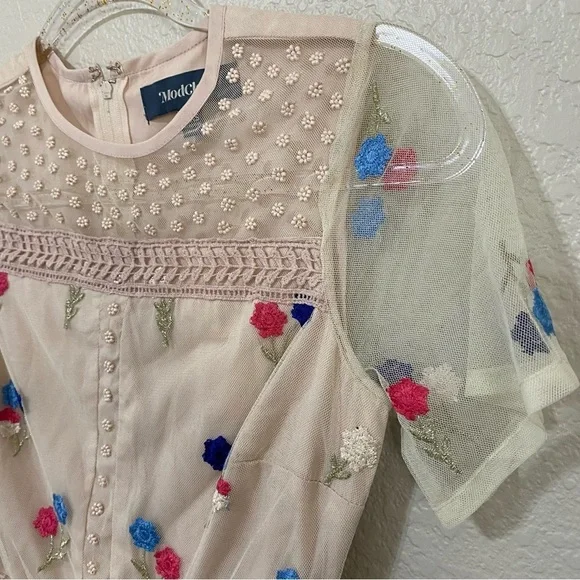 ModCloth Embroidery Floral Dress - Picture 3 of 7
